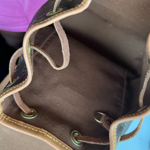 Louis Vuitton Montsouris PM - Picture 11 of 16